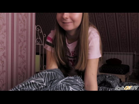 ❤️ Blondie suckelt hir BFF's déif a kritt Cum an hirem Mond ❤️ Porno bei eis ❌❤